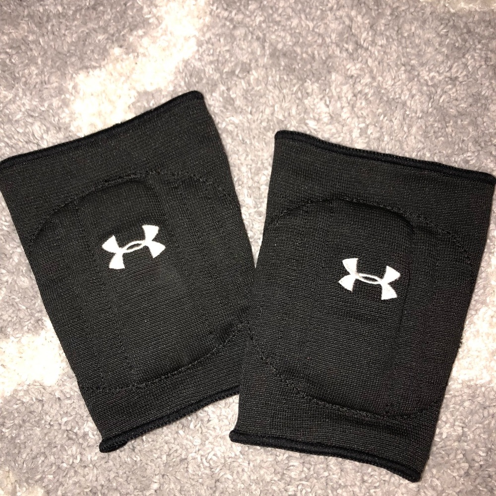 NEW under armour knee pads